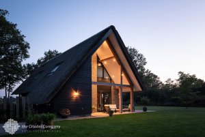 Landelijke rietgedekte woning Heino