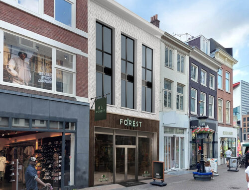 Gevelrenovatie outdoorwinkel Utrecht